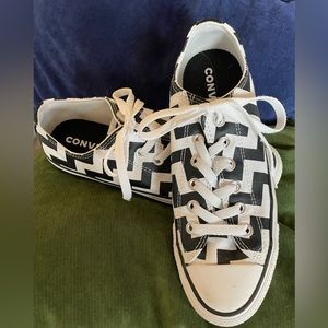 Size 8 Women’s Converse.